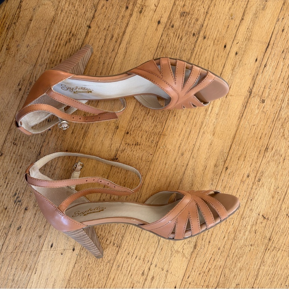 Seychelles Heritage peep toe stacked wood heal sandals - Picture 3 of 10